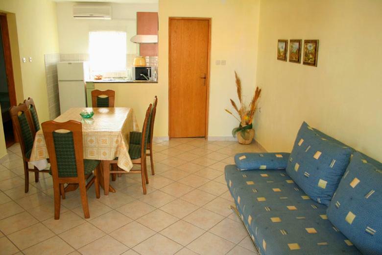 Apartments Mirjana - Stara Novalja Εξωτερικό φωτογραφία